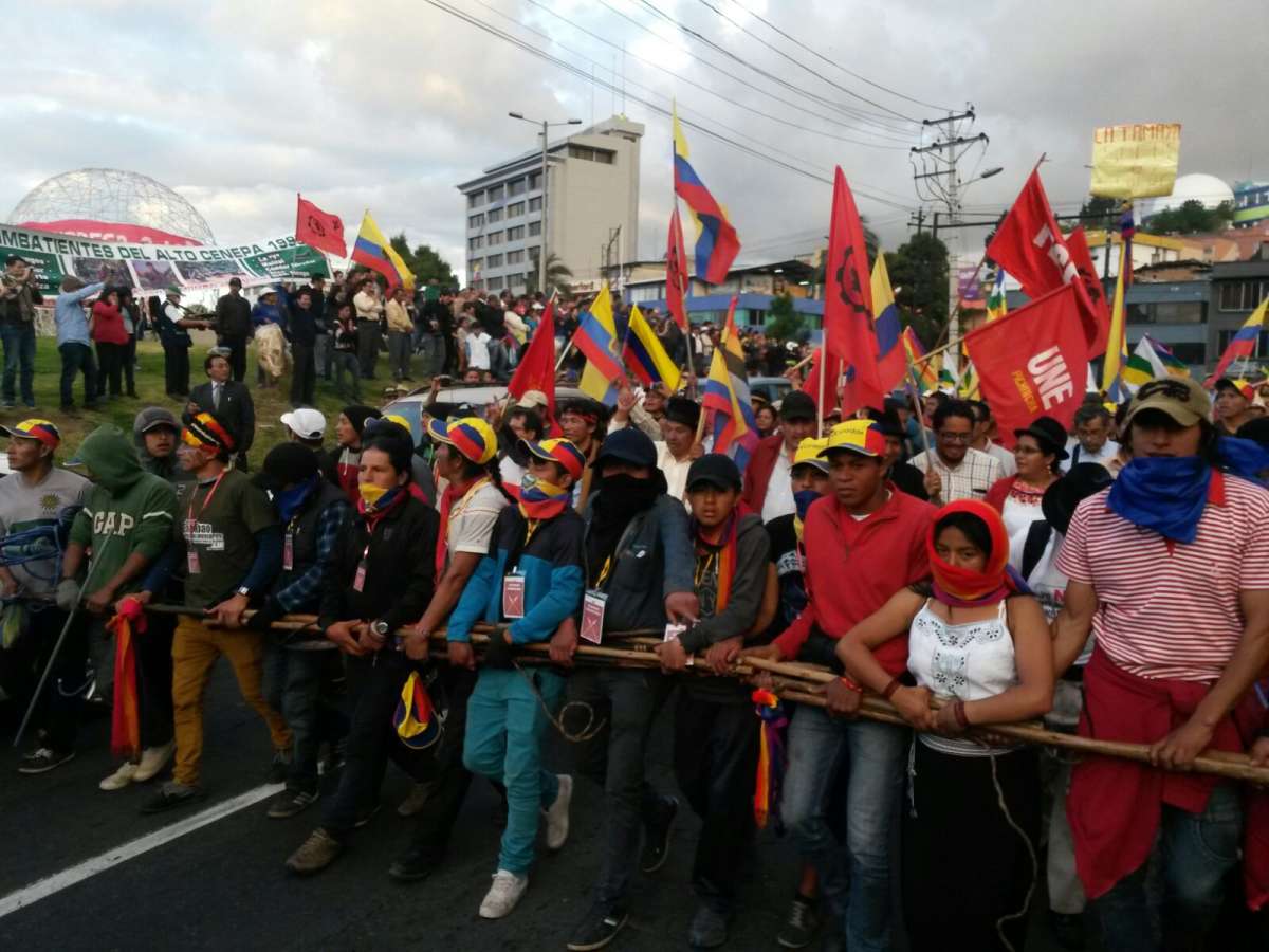 Dirigentes ind&iacute;genas y representantes de gremios durante la marcha hacia El Arbolito. Foto: Fernando Sandoval / El Tel&eacute;grafo