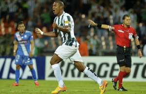 Alexis Henr&iacute;quez marc&oacute; el tanto para Atl&eacute;tico Nacional, pero el clasificado fue Emelec. Foto: Agencia AFP