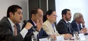 El ministro de Econom&iacute;a y Finanzas, Richard Mart&iacute;nez, firm&oacute; el Acuerdo Ministerial 054 sustentado en el C&oacute;digo de Planificaci&oacute;n y Finanzas P&uacute;blicas.