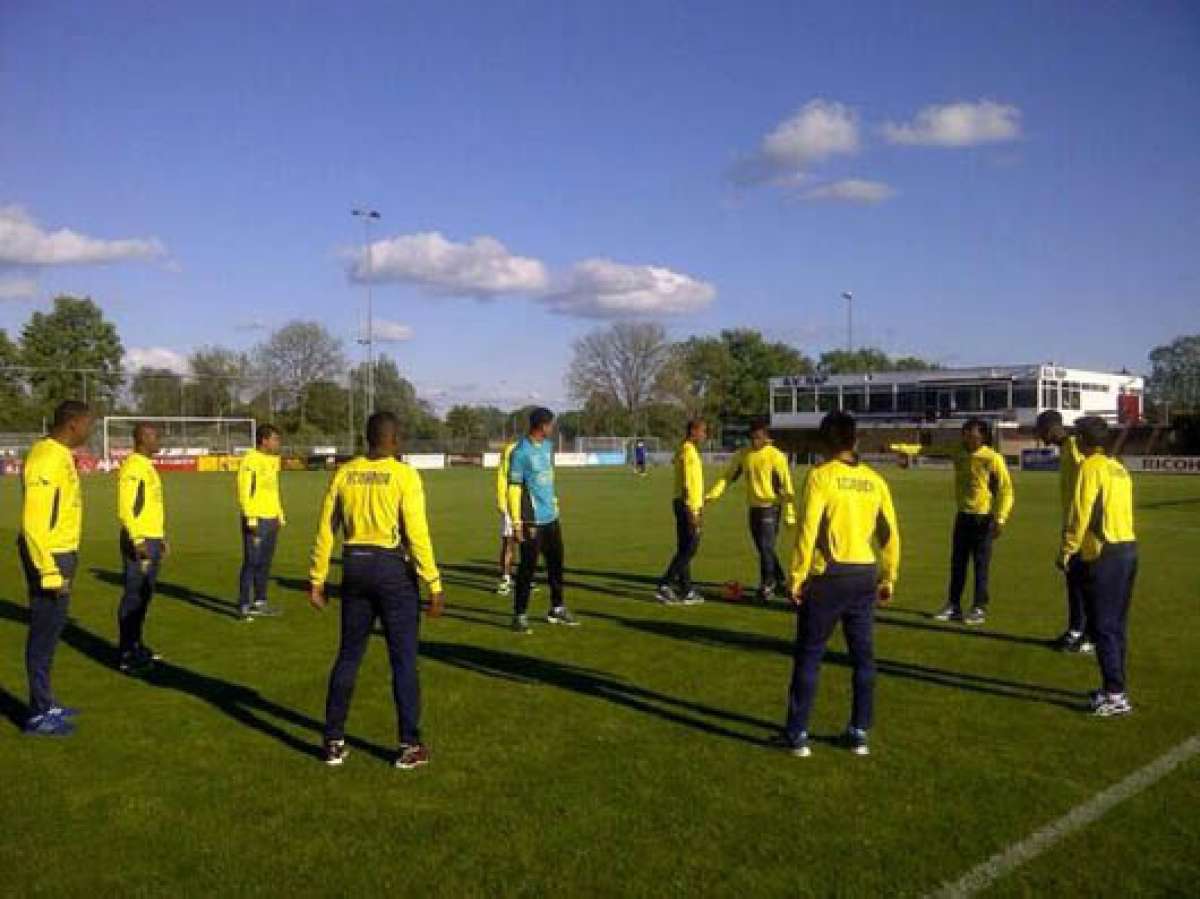 La selecci&oacute;n ecuatoriana entrena en &Aacute;msterdam.