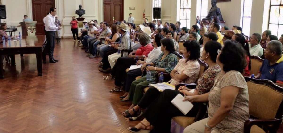 El gobernador del Guayas, Jos&eacute; Francisco Cevallos, recibi&oacute; a representantes de Fecaol para escuchar sus inquietudes.