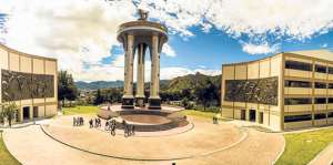 La Universidad Nacional de Loja, creada en 1945, oferta 5 facultades y tiene 3 extensiones a distancia. Foto: P&aacute;gina web de la UNL