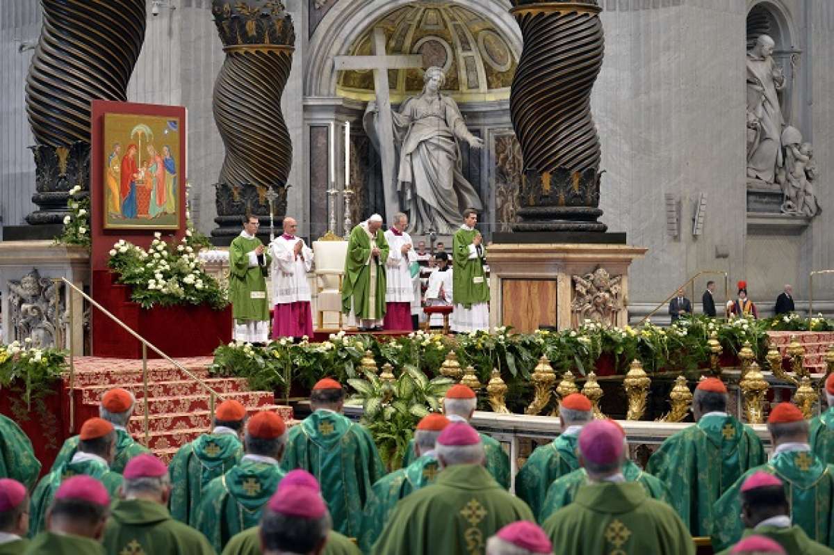 Francisco ofici&oacute; la misa de clausura del s&iacute;nodo. Foto: AFP