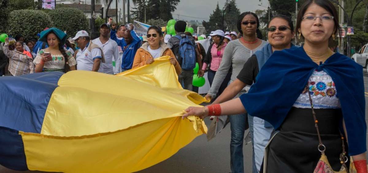 La Red de Maestros march&oacute; ayer en Quito para repudiar la violencia generada por seguidores del banquero Lasso.