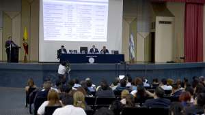 En un auditorio con capacidad para 800 personas, en la Universidad de Guayaquil, se trataron varios puntos del COIP. Foto: Karly Torres | El  Telegrafo