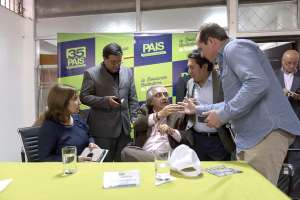 La directiva de Alianza PAIS convoc&oacute; a la ciudadan&iacute;a para apoyar a la democracia y al gobierno de la Revoluci&oacute;n Ciudadana. Foto: John Guevara.