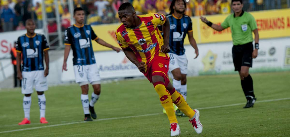 Aucas separa a Bola&ntilde;os y Hurtado por gresca