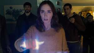 El director regresa al g&eacute;nero con una propuesta m&aacute;s introspectiva. 