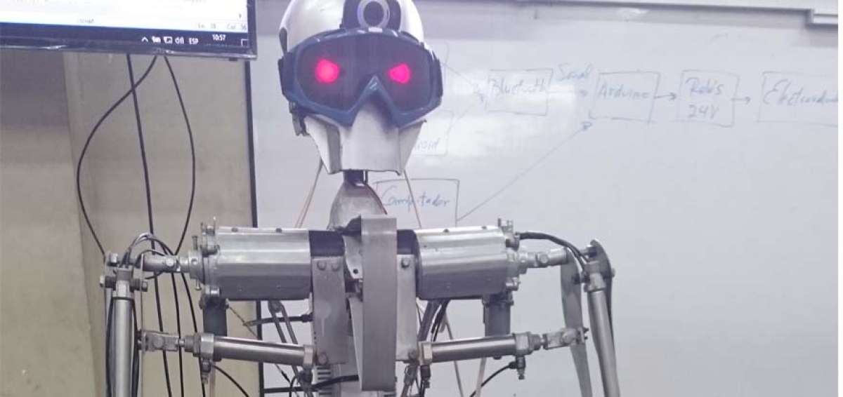 Este robot participar&aacute; en la cuarta edici&oacute;n del concurso Reconocimiento a la Investigaci&oacute;n Cient&iacute;fica Galardones Nacionales 2016, que organiza la Senescyt.