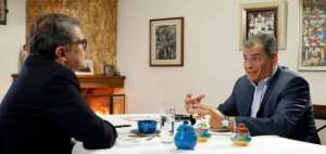 Correa: &ldquo;Si contin&uacute;o aqu&iacute;, podr&iacute;a perturbar un poco al pr&oacute;ximo gobierno&rdquo;
