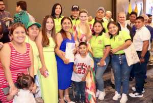 El Ministerio del Ambiente entregó más de 4.600 hectáreas de ecosistema de manglar a tres asociaciones pesqueras de Guayas.