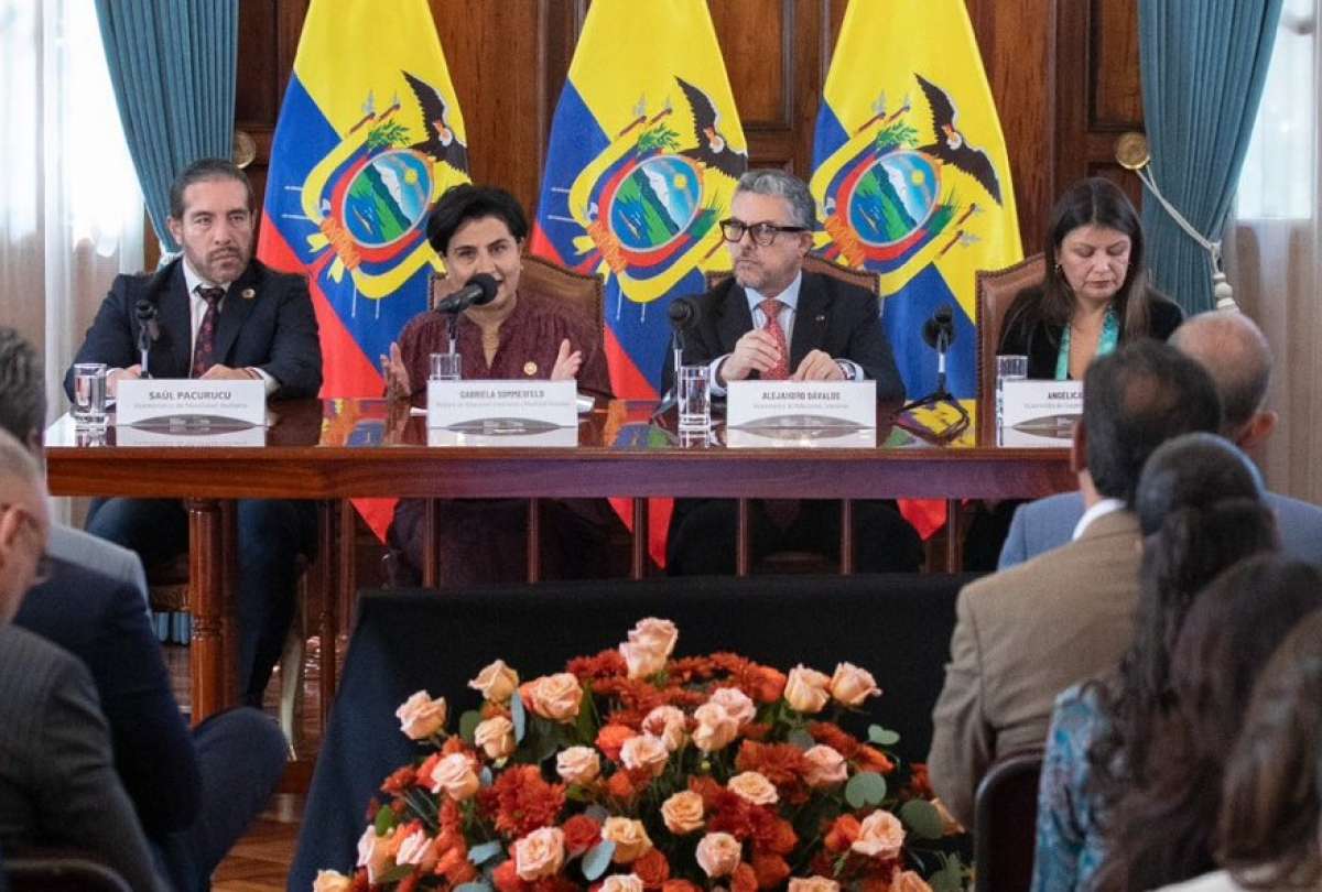 La Canciller&iacute;a expuso cifras sobre acuerdos internacionales, becas y servicios consulares.