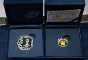 Se pusieron a la venta 1,000 ejemplares con un valor de $ 43,98 la de plata y $ 424.88 la oro. 