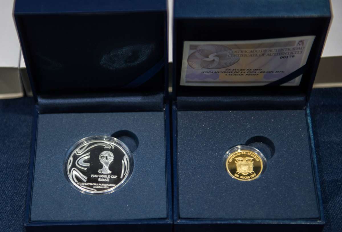 Se pusieron a la venta 1,000 ejemplares con un valor de $ 43,98 la de plata y $ 424.88 la oro. 