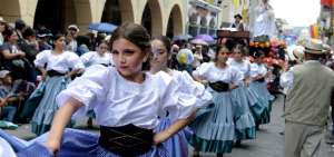 Los colegios, tanto masculinos como femeninos, rindieron homenaje ayer a Cuenca en sus 198 a&ntilde;os de independencia.