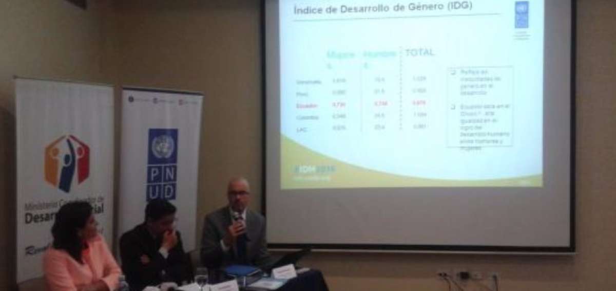 Ecuador registra avances en salud y educaci&oacute;n.