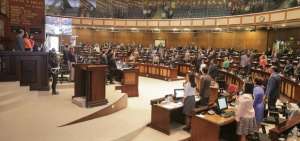 La moci&oacute;n registr&oacute;  61 votos a favor, 58 negativos y 5 abstenciones. 