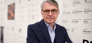 Ulrich Khuon es desde 2009 director de la Asociaci&oacute;n de Teatros Alemanes en Berl&iacute;n. En 2017 fue nombrado presidente de la Asociaci&oacute;n de Escenarios.  