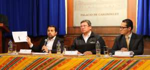 Pa&uacute;l Granda, ministro de Transporte, durante la rueda de prensa. 