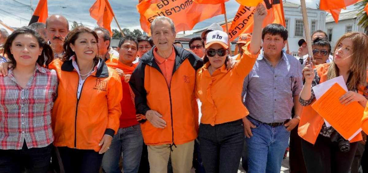 El expresidente Rodrigo Borja celebr&oacute; la reinscripci&oacute;n de la ID.  