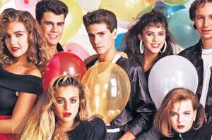 Timbiriche.- Una de las formaciones del grupo mexicano con Thal&iacute;a, Paulina Rubio (ambas desde la izquierda) y Alix Bauer (abajo hacia la derecha).