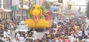 Pascuales celebr&oacute; 126 a&ntilde;os de parroquializaci&oacute;n con desfile