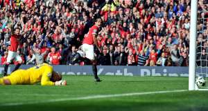 Radamel Falcao anot&oacute; su primer gol con el Manchester United. Foto: AFP
