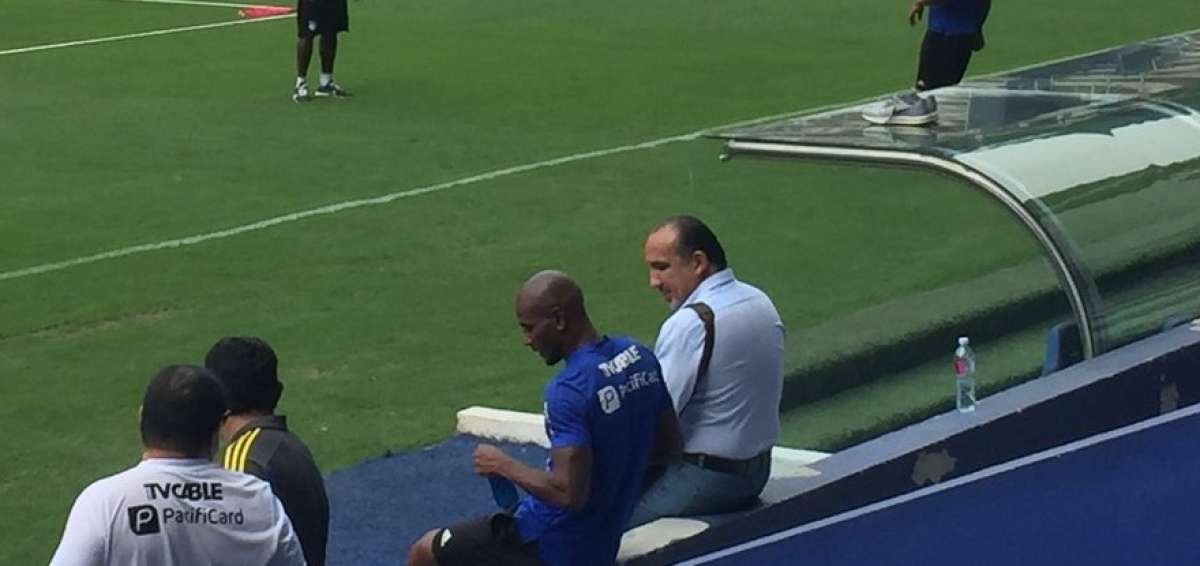 El jugador par&oacute; sus actividades en la pr&aacute;ctica luego de sentir dolor.
