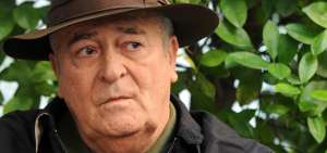 Fotograf&iacute;a de archivo del cineasta italiano Bernardo Bertolucci durante la presentaci&oacute;n de su pel&iacute;cula "T&uacute; y yo" en Roma, Italia.