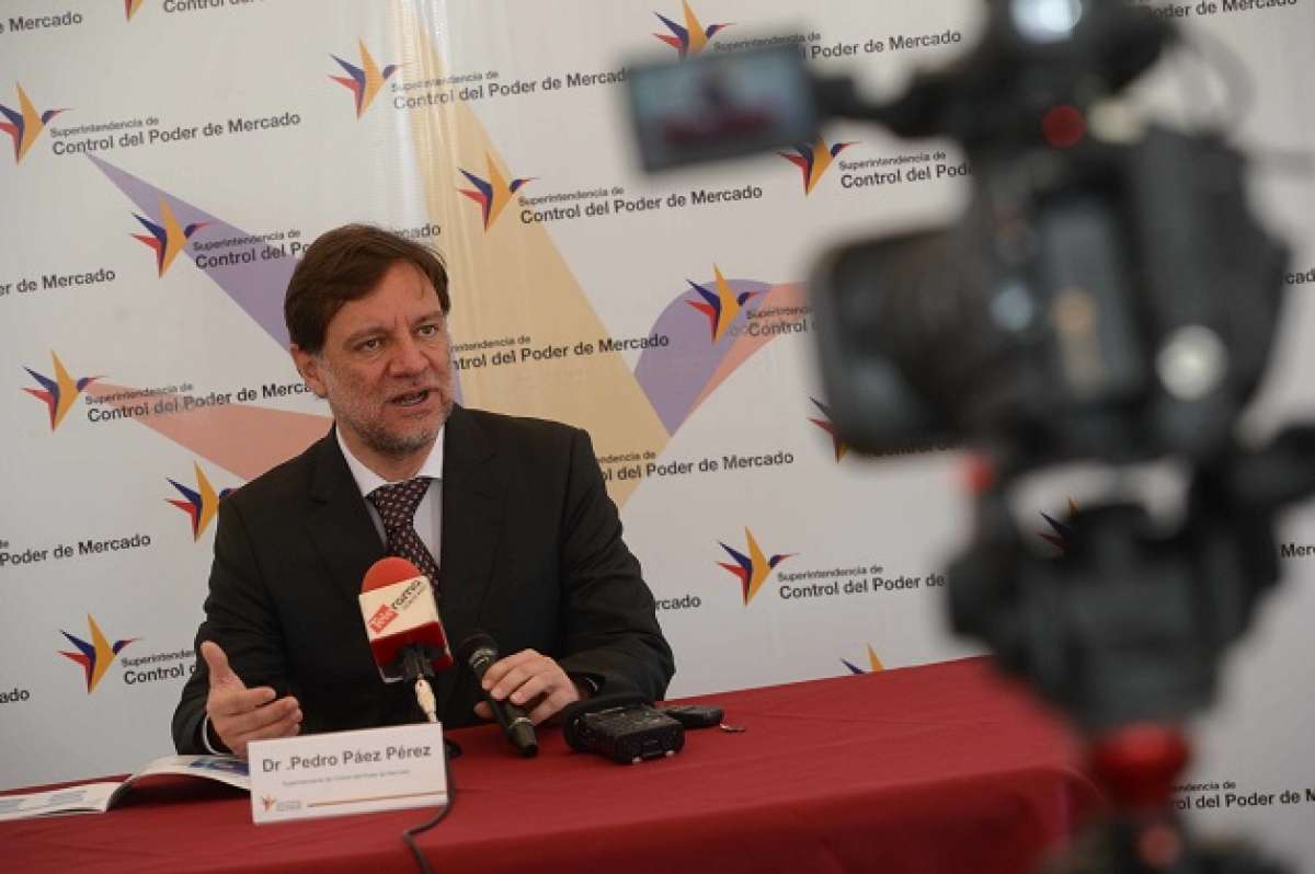 Pedro P&aacute;ez, superintendente de Control de Mercado, explic&oacute; las medidas que impulsar&aacute; el organismo para evitar ventas con altos precio a productos de Colombia y Per&uacute;. Foto: Santiago Aguirre / EL TEL&Eacute;GRAFO