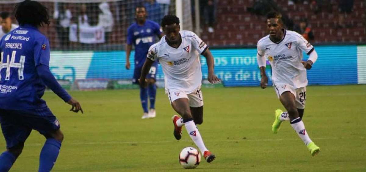 Los hermanos Julio (de blanco) fueron determinantes en el partido.