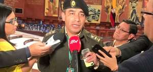 El comandante de la escolta legislativa, Pablo D&aacute;vila, dio a conocer los pormenores del operativo de seguridad por la sesi&oacute;n solemne del 24 de mayo.