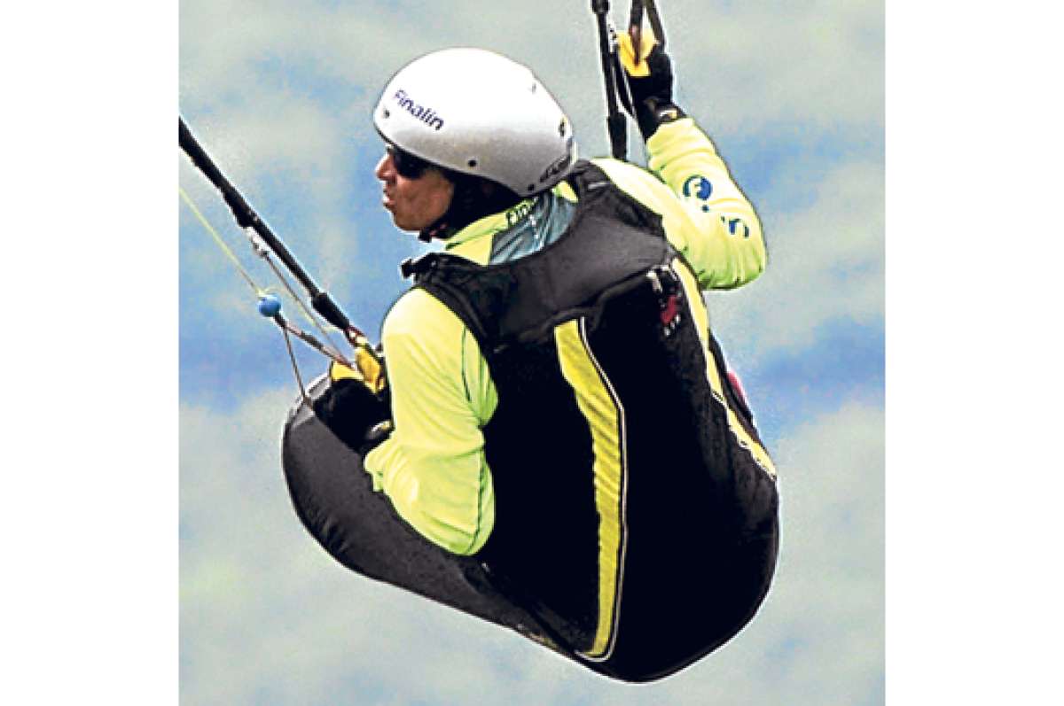 Palencia &lsquo;conquista&rsquo; el cielo guayaquile&ntilde;o en su parapente