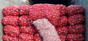 Cebolla roja incautada en los operativos de control fronterizo. En lo que va del a&ntilde;o se han decomisado 17.679 sacos equivalentes a $ 454.900.