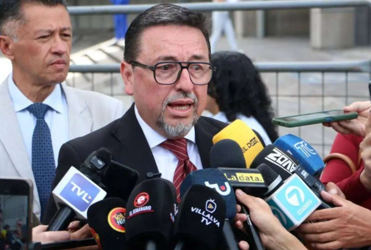 El asamble&iacute;sta Xavier Ord&oacute;&ntilde;ez compareci&oacute; ante Fiscal&iacute;a dentro de la investigaci&oacute;n relacionada con la adquisici&oacute;n de los nuevos trolebuses de Quito.