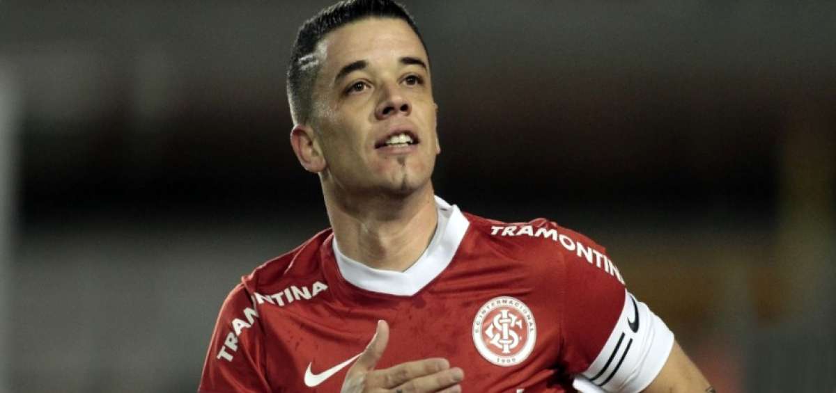 D'Alessandro cumple 400 partidos con Internacional en derrota ante el Gremio
