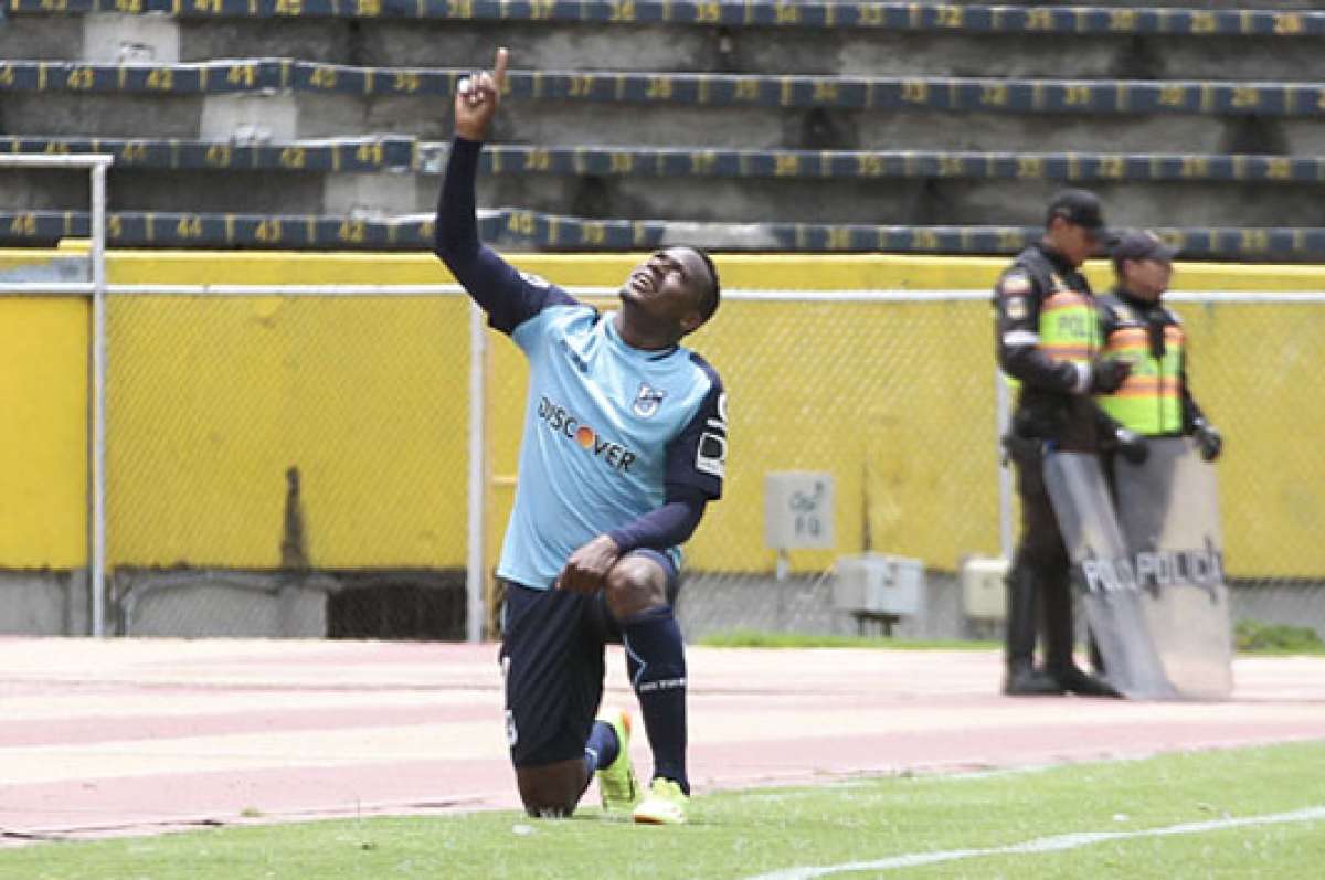 Armando Wila marc&oacute; dos dianas esta tarde y es el goleador del torne local con 7 tantos. Foto: API