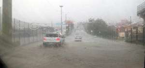 Una fuerte lluvia sorprendi&oacute; a los cuencanos este 20 de noviembre.