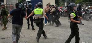 El mediod&iacute;a del jueves 30 de mayo se registraron desmanes en la c&aacute;rcel de Guayaquil. Como resultado hubo 6 fallecidos.