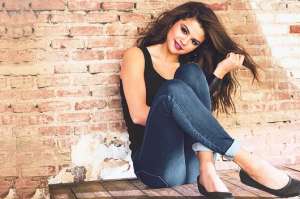 JLo quiere que Selena Gomez la interprete en un &lsquo;biopic&rsquo;