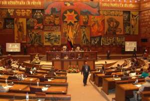 En Ecuador, un legislador gana USD 4.759 al mes.