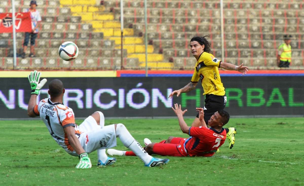 Ismael Blanco marc&oacute; su doblete con la segunda y tercera conquista del &iacute;dolo. Foto: Miguel Castro / El Tel&eacute;grafo
