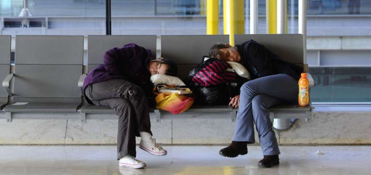 Dormir en el aeropuerto es una pr&aacute;ctica m&aacute;s usual de lo que se piensa.