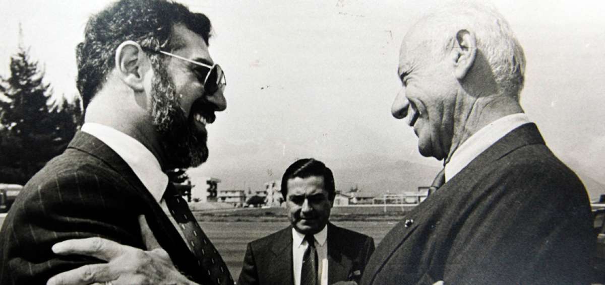 EL TEL&Eacute;GRAFO, 1992. Alberto Dahik y Sixto Dur&aacute;n-Ball&eacute;n se saludan previamente a la investidura.