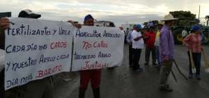 Gobernador se reunir&aacute; con arroceros que cerraron v&iacute;as en Guayas