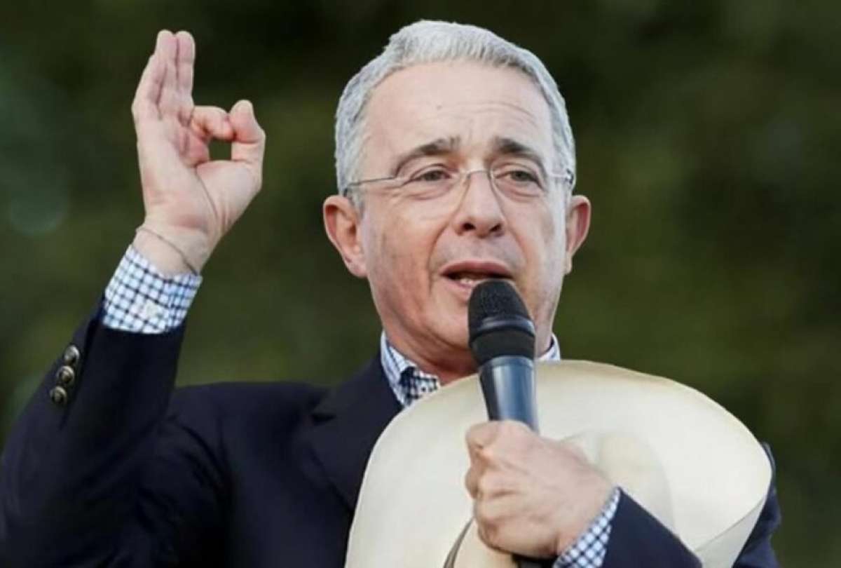 &Aacute;lvaro Uribe vincula crisis fronteriza con inseguridad y colapso comercial con Ecuador