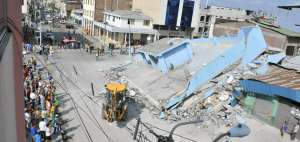 En Guayaquil, se registraron algunos da&ntilde;os en edificaciones tras el terremoto, como el inmueble de las calles Garc&iacute;a Moreno y Ayacucho que colaps&oacute;.