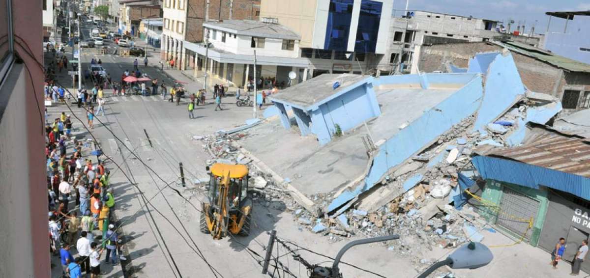En Guayaquil, se registraron algunos da&ntilde;os en edificaciones tras el terremoto, como el inmueble de las calles Garc&iacute;a Moreno y Ayacucho que colaps&oacute;.