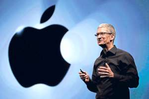 El director general de Apple, Tim Cook, a&uacute;n vive bajo la sombra de Jobs. Hoy podr&iacute;a cambiar su historia con la presentaci&oacute;n de un reloj inteligente. Foto: Tomada de http://alt1040.com