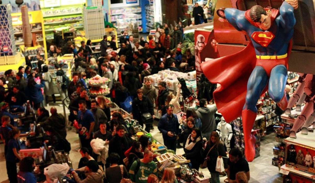 El Viernes Negro es el d&iacute;a posterior al feriado de Acci&oacute;n de Gracias y los estadounidenses se lanzan a las tiendas que ofrecen m&aacute;s que generosos descuentos. Foto: AFP